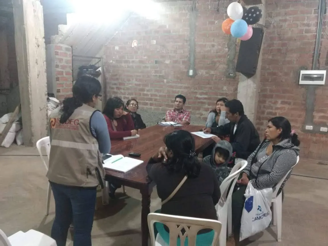 Taller participativo de ISODEC con miembros de una comunidad